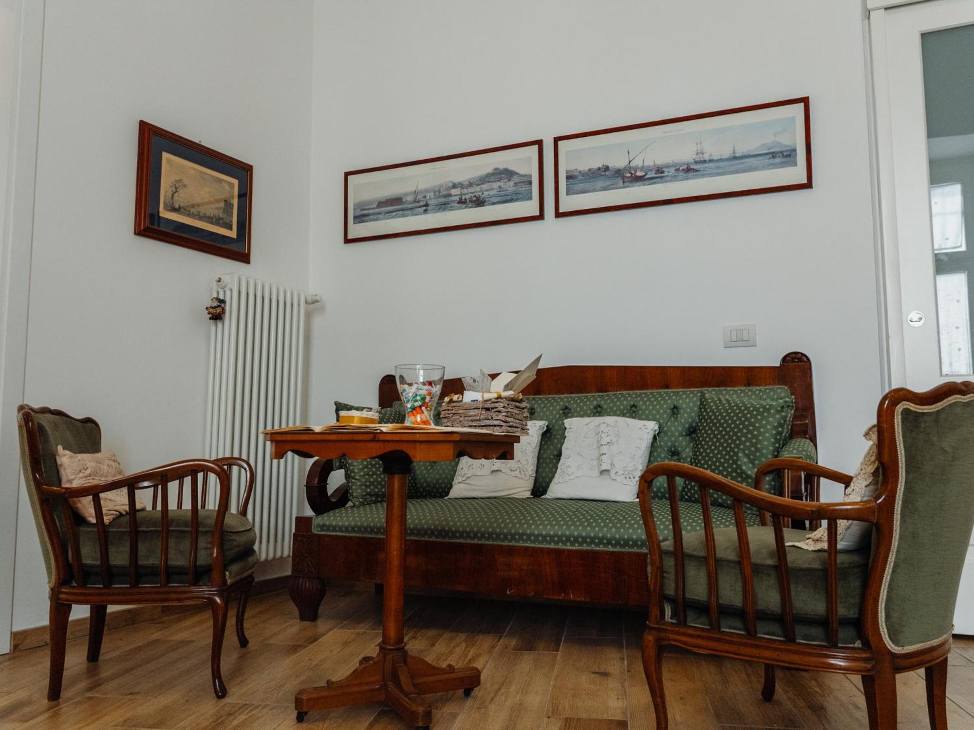 Lo Specchio Dei Papiri Bed and Breakfast Napels Buitenkant foto
