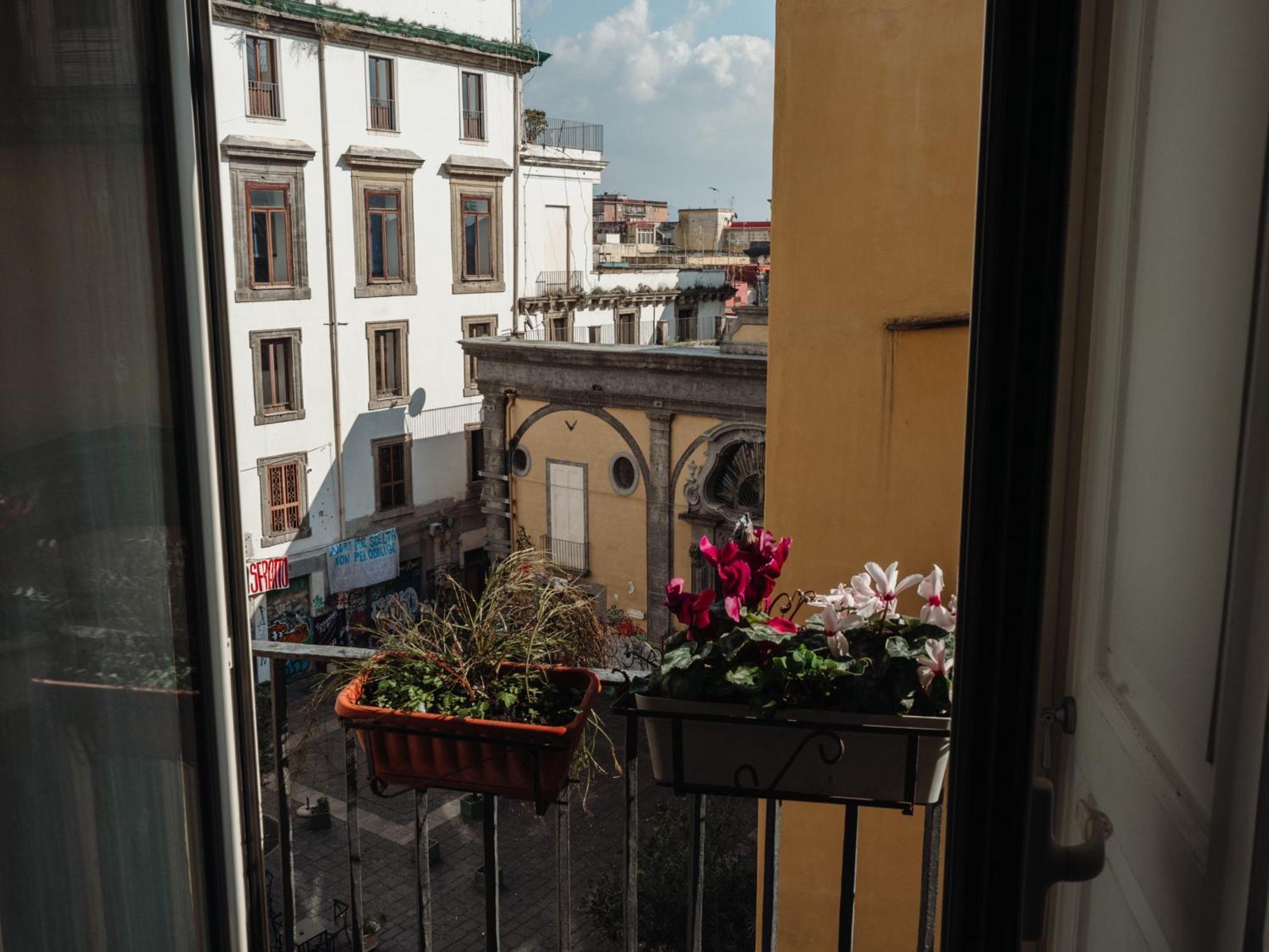 Lo Specchio Dei Papiri Bed and Breakfast Napels Buitenkant foto