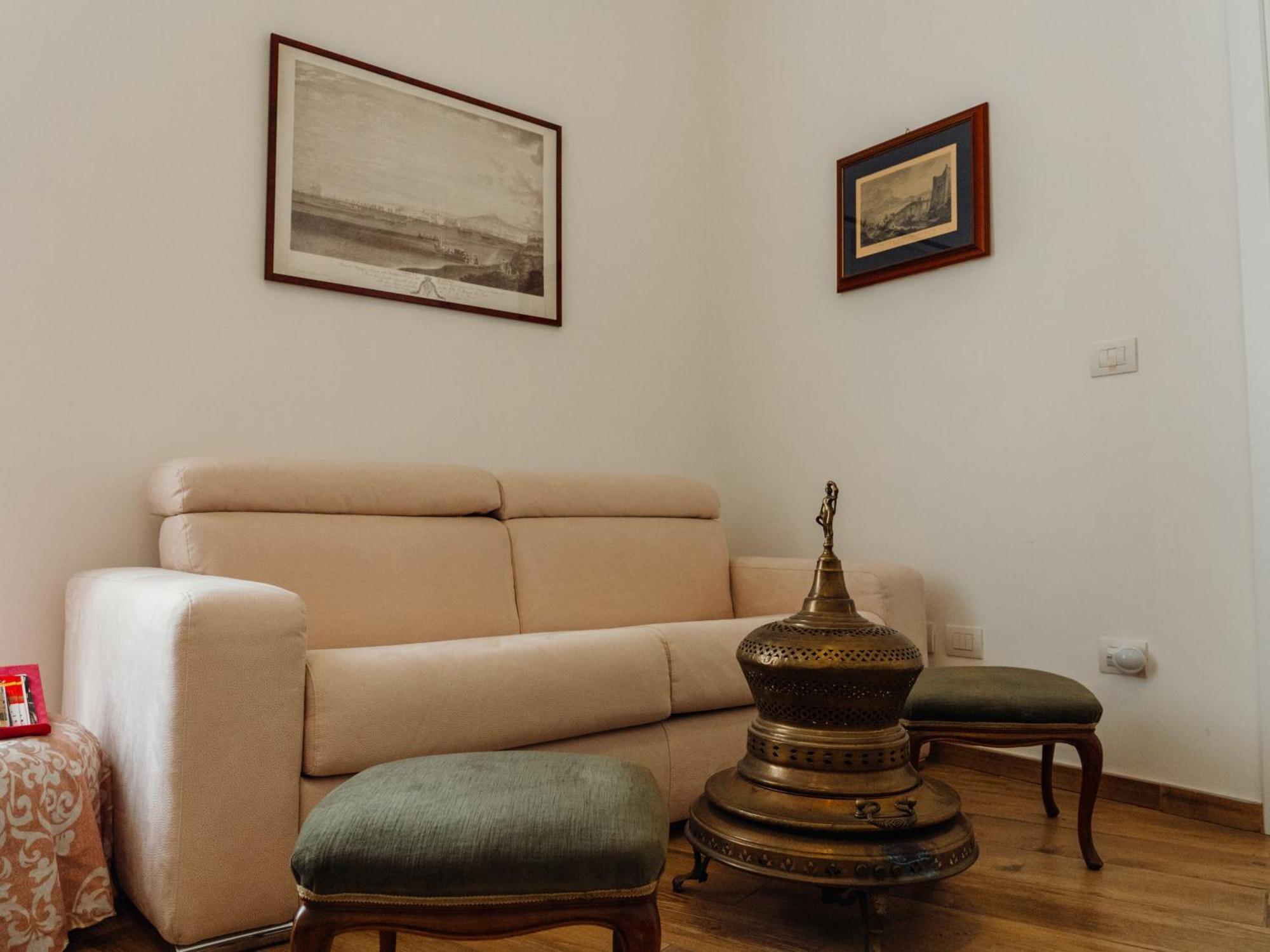 Lo Specchio Dei Papiri Bed and Breakfast Napels Buitenkant foto