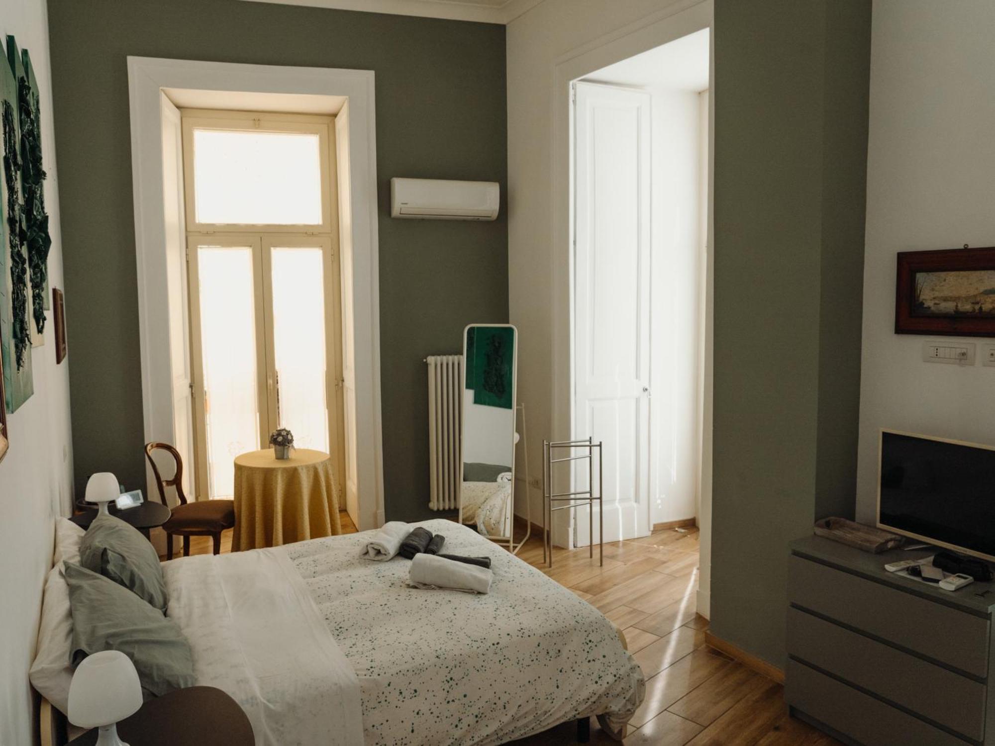 Lo Specchio Dei Papiri Bed and Breakfast Napels Buitenkant foto